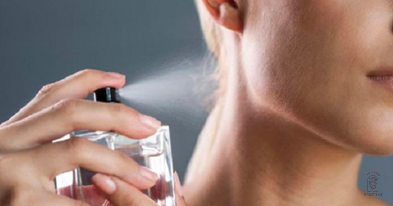 Xịt nước hoa như thế nào để lưu hương thơm?